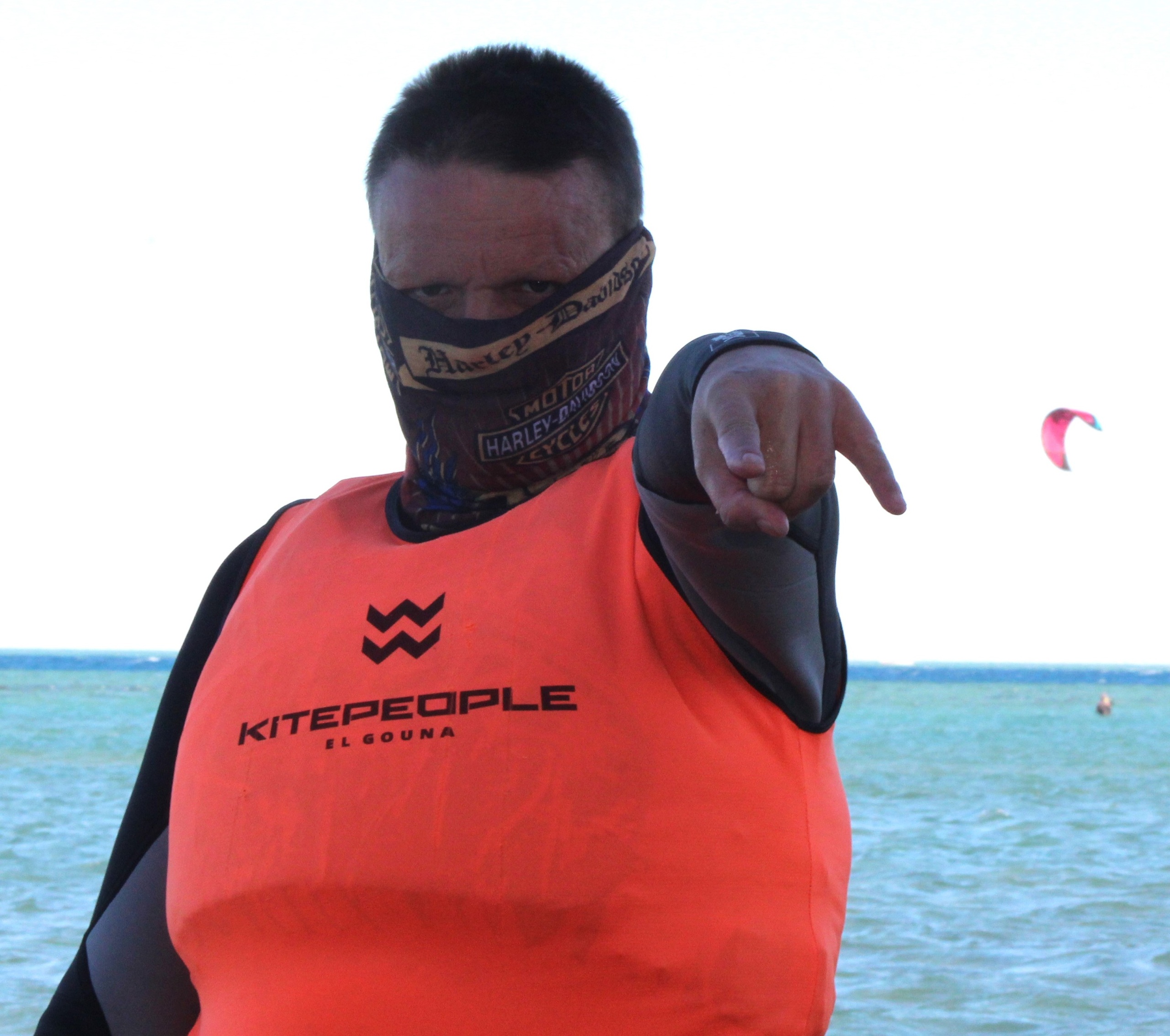 Siggi mit Maske und Kitepeople-Lycra in El Gouna